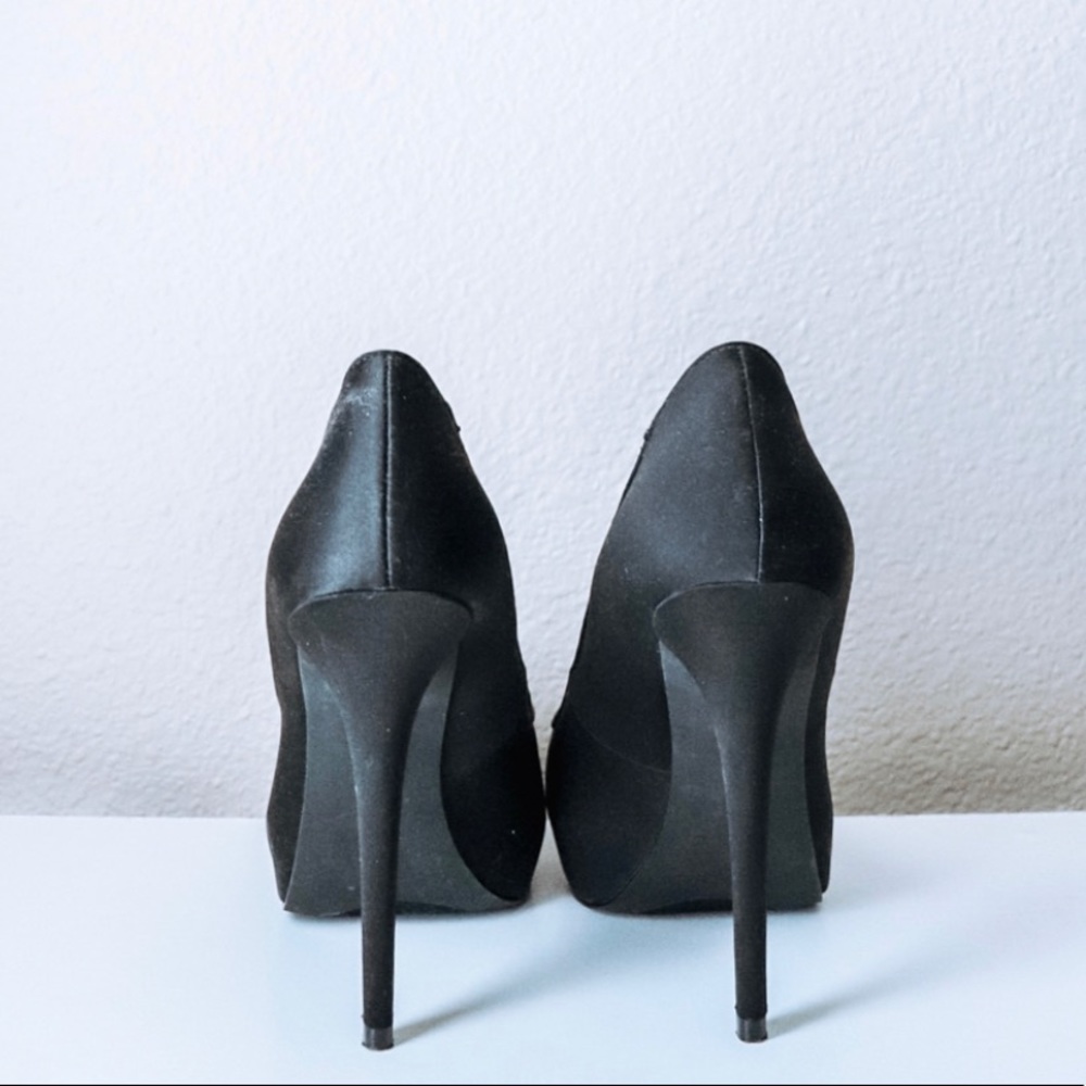 Heels - Picture 2 of 3